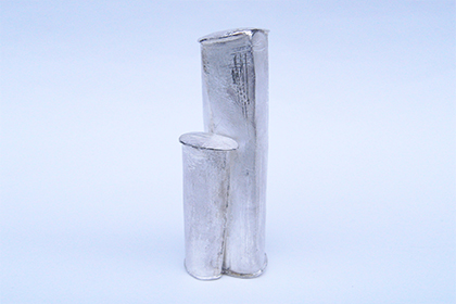 White artifact / Brooch / Yuki Sumiya [contemporary jewellery and object]