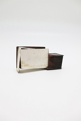 Perfect house / Brooch / Yuki Sumiya [contemporary jewellery and object]